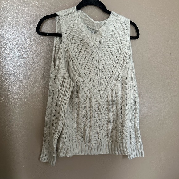 Cozy Casual Cream Cold Shoulder Sweater Size S/M - Picture 1 of 5